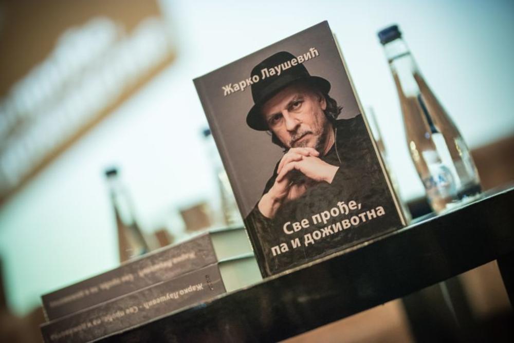 <p>Sinoć je u Akademiji 28 održana promocija nove knjige Žarka Lauševića „Sve prođe, pa i doživotna“.</p>