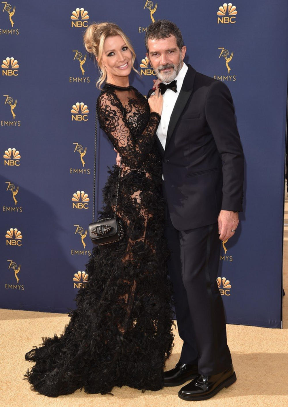 <p>Glumački par Antonio Banderas i Melani Grifit zajedno su bili skoro 20 godina, ali nakon toga su stavili tačku na ljubav i brak 2015. godine.</p>