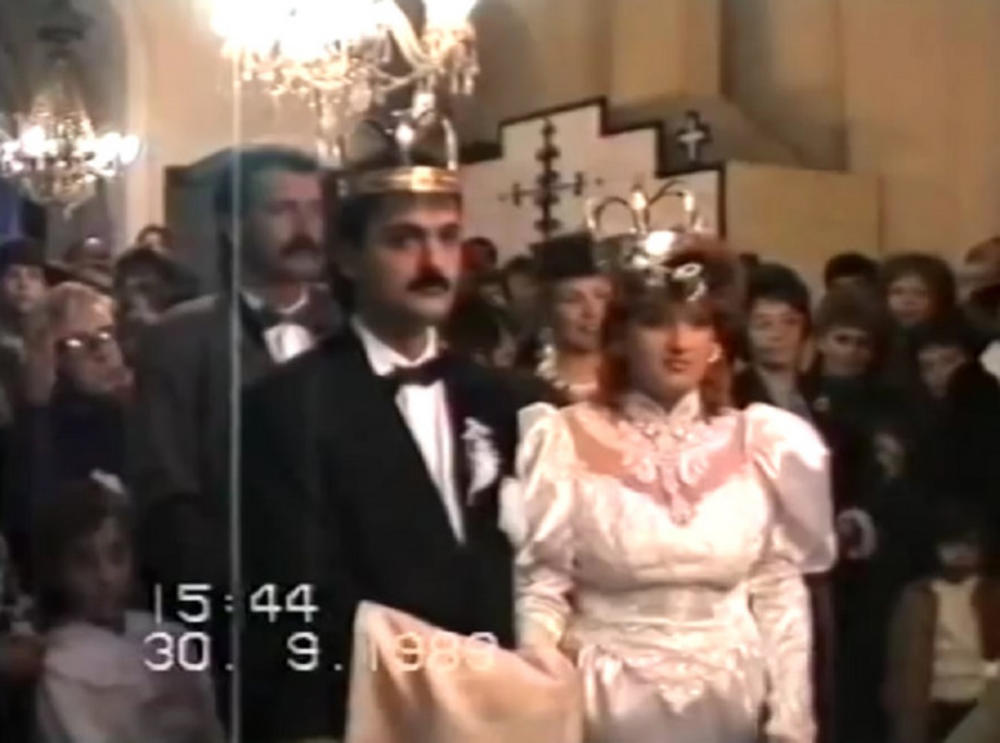 <p>Malo je poznato da se jedan od prvih velikih nastupa Svetlane Ražnatović, tada Veličković, dogodio na svadbi njenih kolega</p>