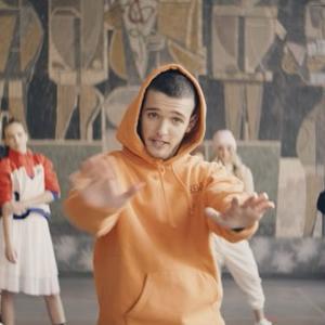 NOVA POP ZVEZDA I MILJENIK TINEJDŽERKI NAPRAVIO LOM:  Mateya izbacio singl "Fight" (VIDEO)
