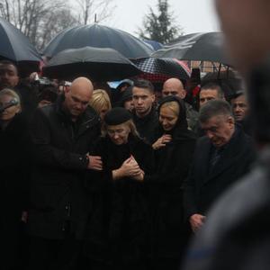 MOJ OTAC DANAS NIJE OTIŠAO: Sin Šabana Šaulića održao POTRESAN GOVOR na sahrani