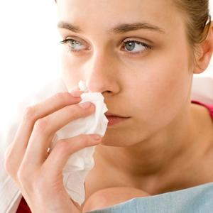 PLAŠI VAS CURENJE IZ NOSA I KIJAVICA: Lekari objašnjavaju razliku simptoma COVIDA-19 i običnog gripa!