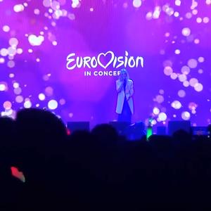 PRVI PUT UŽIVO PRED EVROVIZIJSKOM PUBLIKOM: Nevena Božović oduševila fanove Evrosonga u Amsterdamu
