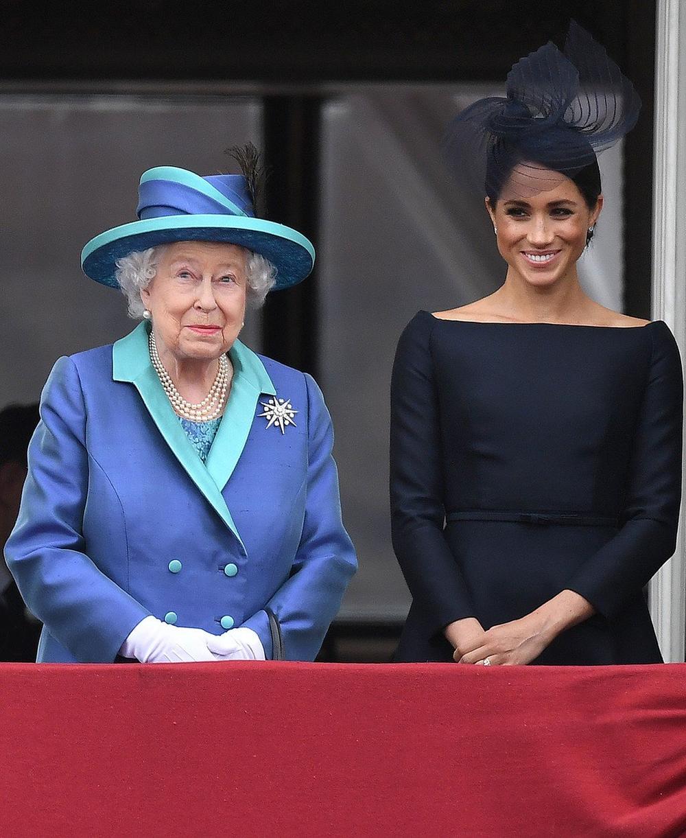 <p>Poznato je da <strong>kraljica Elizabeta </strong>prima svoje gošće u Bakingemskoj palati u posebnim odajama za službena primanja. Već mnogo puta viđena prostorija u kojoj su se s kraljicom rukovale mnoge zvezde, ali i političari, tako je dobro poznata javnosti, a sada su fanovi kraljevske porodice uočili nešto neobično.</p>