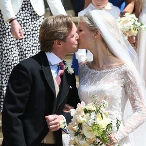 VENČANJE IZ SNOVA: Udala se Lejdi Gabrijela u bajkovitoj venčanici, princ Hari stigao pod ruku sa ovom devojkom! (FOTO)