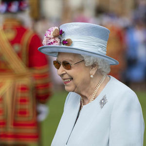 70 GODINA STARA FOTOGRAFIJA PRVI PUT U JAVNOSTI: Uspomena kraljice Elizabete iznenadila ceo svet a evo i zašto!
