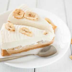 JEDNOSTAVNO NEODOLJIVA KOMBINACIJA: Banana torta sa keksom - poslastica koju ćete OBOŽAVATI! (RECEPT)