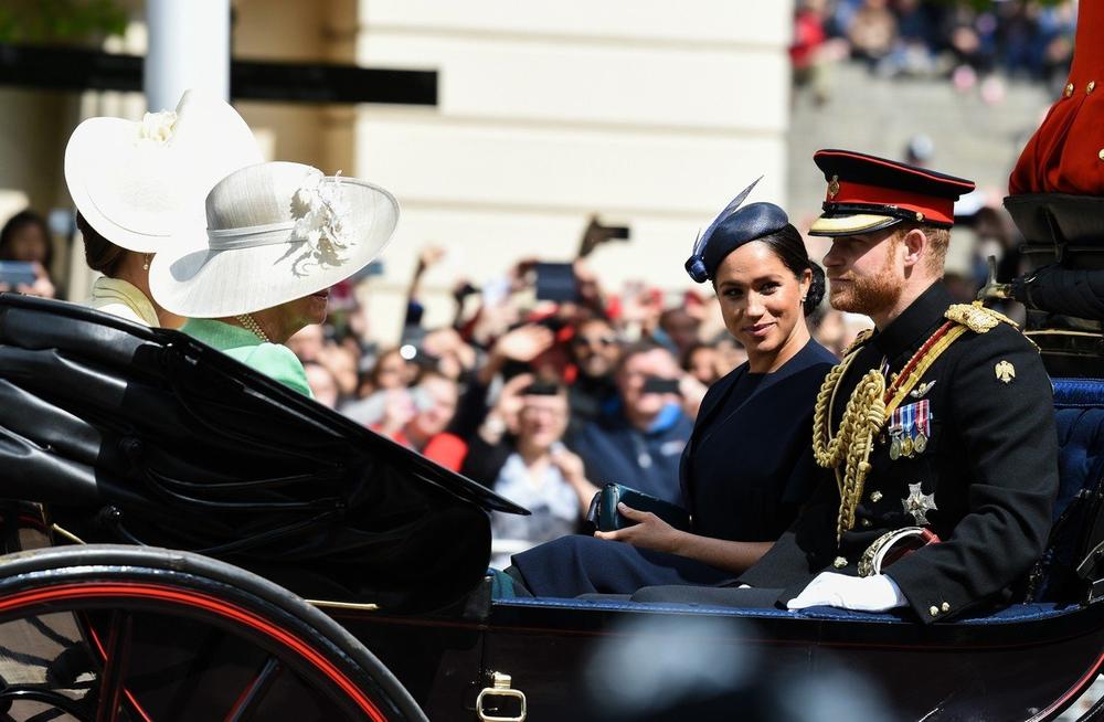 <p>Obeležili su rođendan kraljice Elizabete u okviru tradicionalne vojne parade.</p>