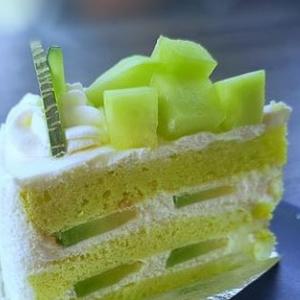 SLATKA I HLADNA POSLASTICA ZA 15 MINUTA: Torta od DINJE je nešto specifično i savršeno ukusno! (RECEPT)