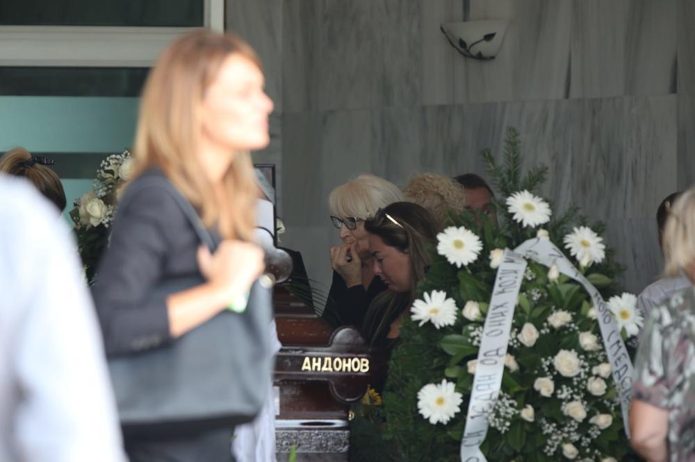 <p>Reper <strong>Dalibor Andonov Gru</strong> biće sahranjen danas na Orlovači, 12. septembra u 14.30 sati.</p>