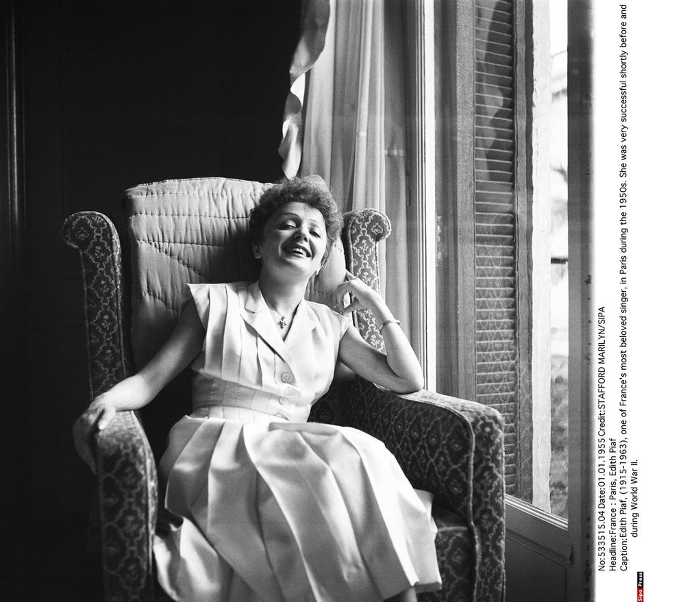 <p>Na današnji dan 1963. godine na svet je došla Edit Pjaf, nekrunisana kraljica Pariza i bola.</p>