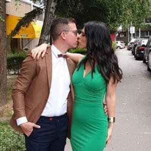 ŽENA ZA SVA VREMENA: Supruga Milana Dinčića Dinče među najbolje odevenim damama na svadbi Ljube Perućice (FOTO)