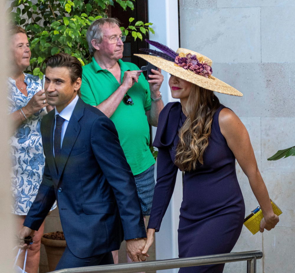 <p>Španski teniser Rafael Nadal i njegova dugogodišnja devojka Ćiska Marija Franciska Pereljo venčali su se danas na severu Majorke, u krugu porodice i prijatelja.</p>