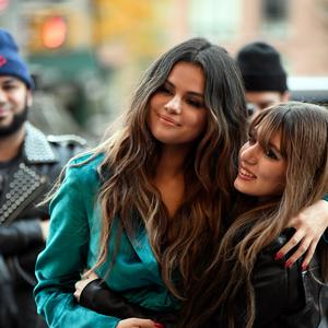 LEPŠU KOMBINACIJU DANAS SIGURNO NEĆETE VIDETI: Selena Gomez na glasine da pati za Džastinom Biberom odgovorila na najbolji mogući način (FOTO)