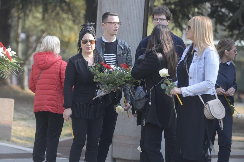 <p>Novinarka Dragana Tripić sahranjena je danas na groblju Lešće u Beogradu.</p>