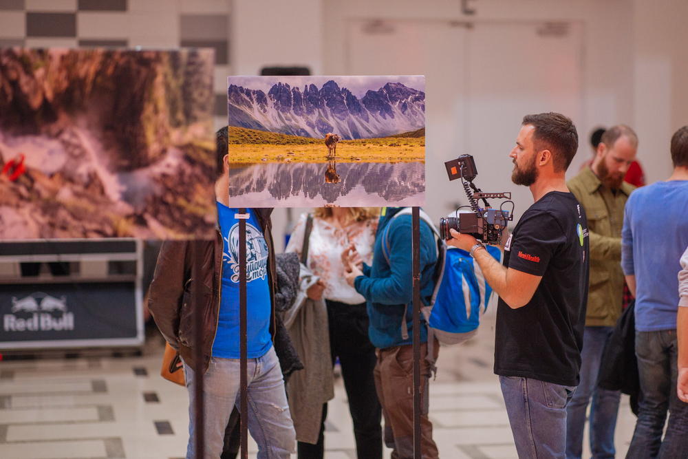 <p>Izložba fotografija ekstremnih sportova u prirodi, zip-lajn, slack-line, edukacija Gorske službe spasavanja, balkanska premijera čuvenog internacionalnog filma Reel Rock, gostovanja svetski priznatih sportskih penjača... Sve se to dogodilo u utorak, 29. oktobra u Kombank dvorani, kada su Outdoor Collective, Men's Health i Američka ambasada u Beogradu organizovali događaj pod sloganom "Let adrenaline set you free".</p>