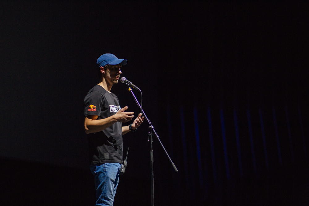 <p>Izložba fotografija ekstremnih sportova u prirodi, zip-lajn, slack-line, edukacija Gorske službe spasavanja, balkanska premijera čuvenog internacionalnog filma Reel Rock, gostovanja svetski priznatih sportskih penjača... Sve se to dogodilo u utorak, 29. oktobra u Kombank dvorani, kada su Outdoor Collective, Men's Health i Američka ambasada u Beogradu organizovali događaj pod sloganom "Let adrenaline set you free".</p>