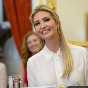 Ako morate da birate jednu, ovo je prava: Ivanka Tramp ima haljinu koja krade poglede i skriva baš sve nedostatke