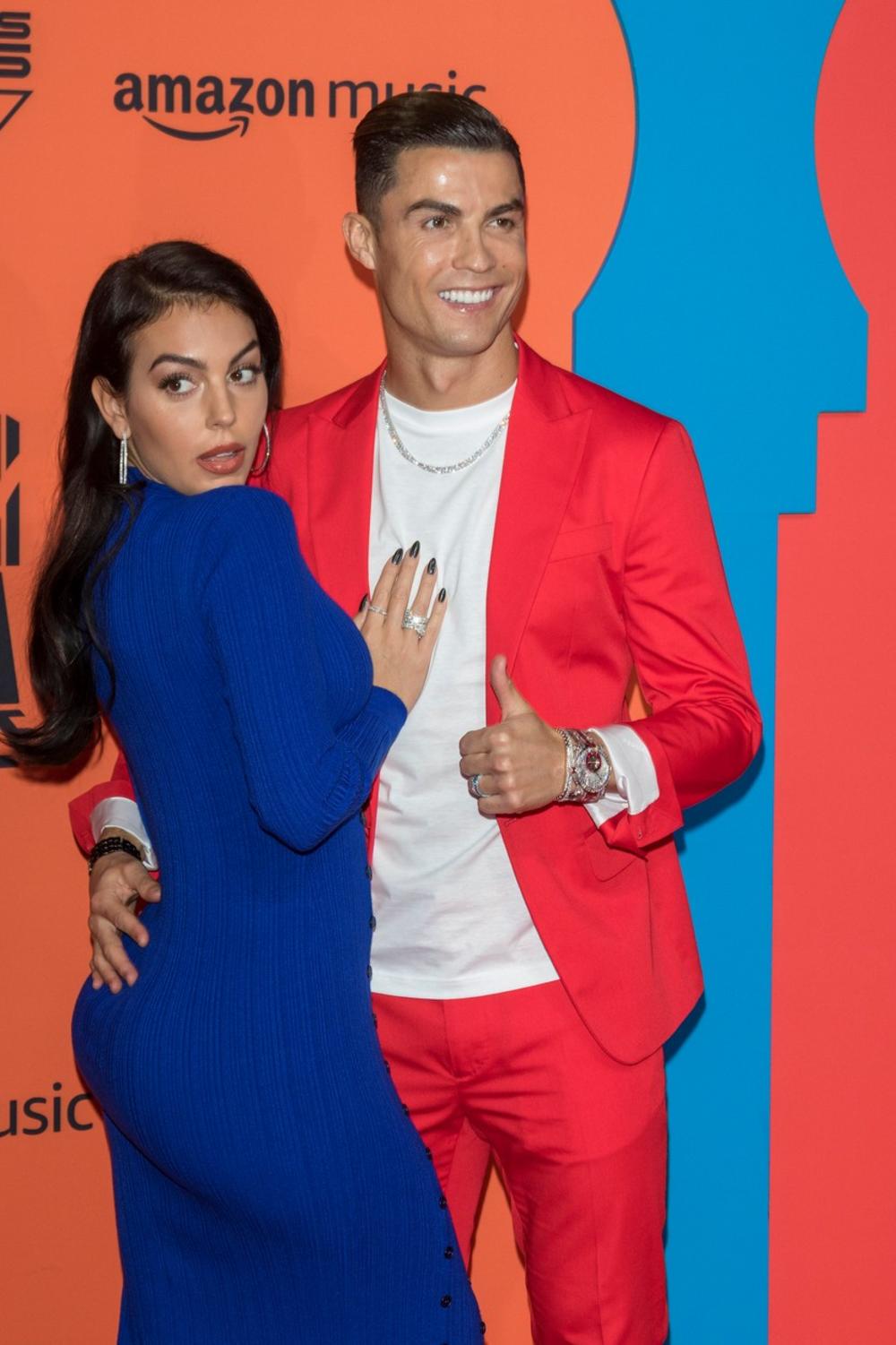<p>Dok fudbaler Kristijano Ronaldo i manekenka Georgina Rodrigez uživaju u porodičnoj idili i čekaju blizance, njena porodica nije oduševljena njihovom bajkovitom pričom</p>