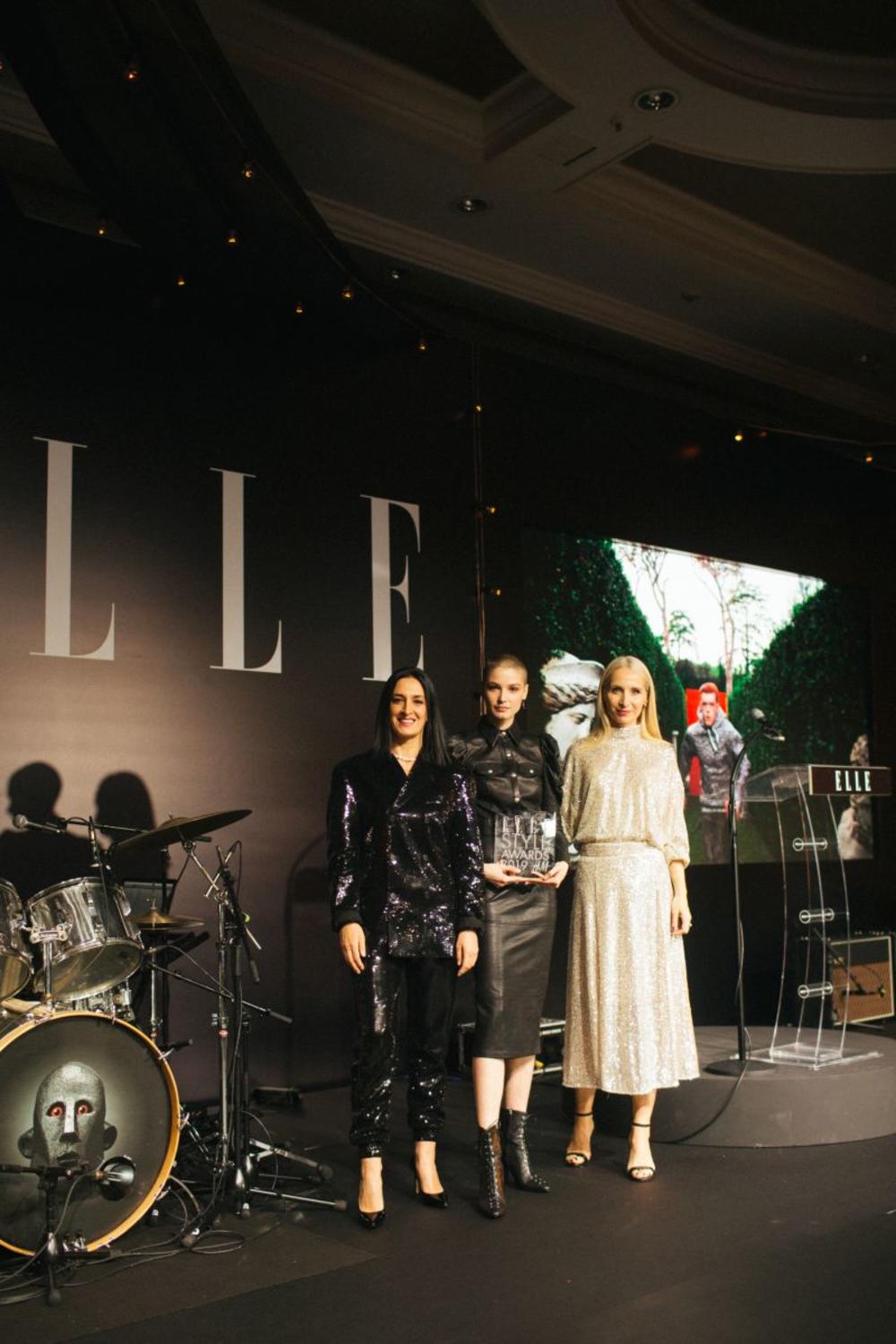 <p> </p>

<p>Tradicionalno, i ove jeseni, sedmi put po redu u Srbiji održan je ELLE Style Awards ELLE Style Awards powered by H&M. Kristalna dvorana hotela Hyatt Regency, kao i svaki put kada je magazin ELLE uzme u svoje ruke, dobila je novo ruho, a ovaj put u duhu teme Crni cirkus.</p>