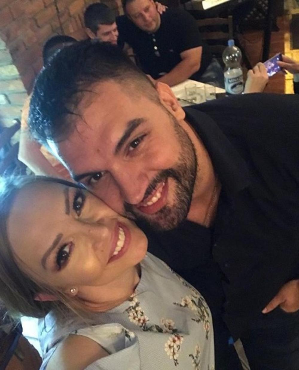 <p>Pevačica Jelena Gerbec nakon razvoda nedavno se pomirila sa suprugom Vladanom Đorđevićem.</p>
