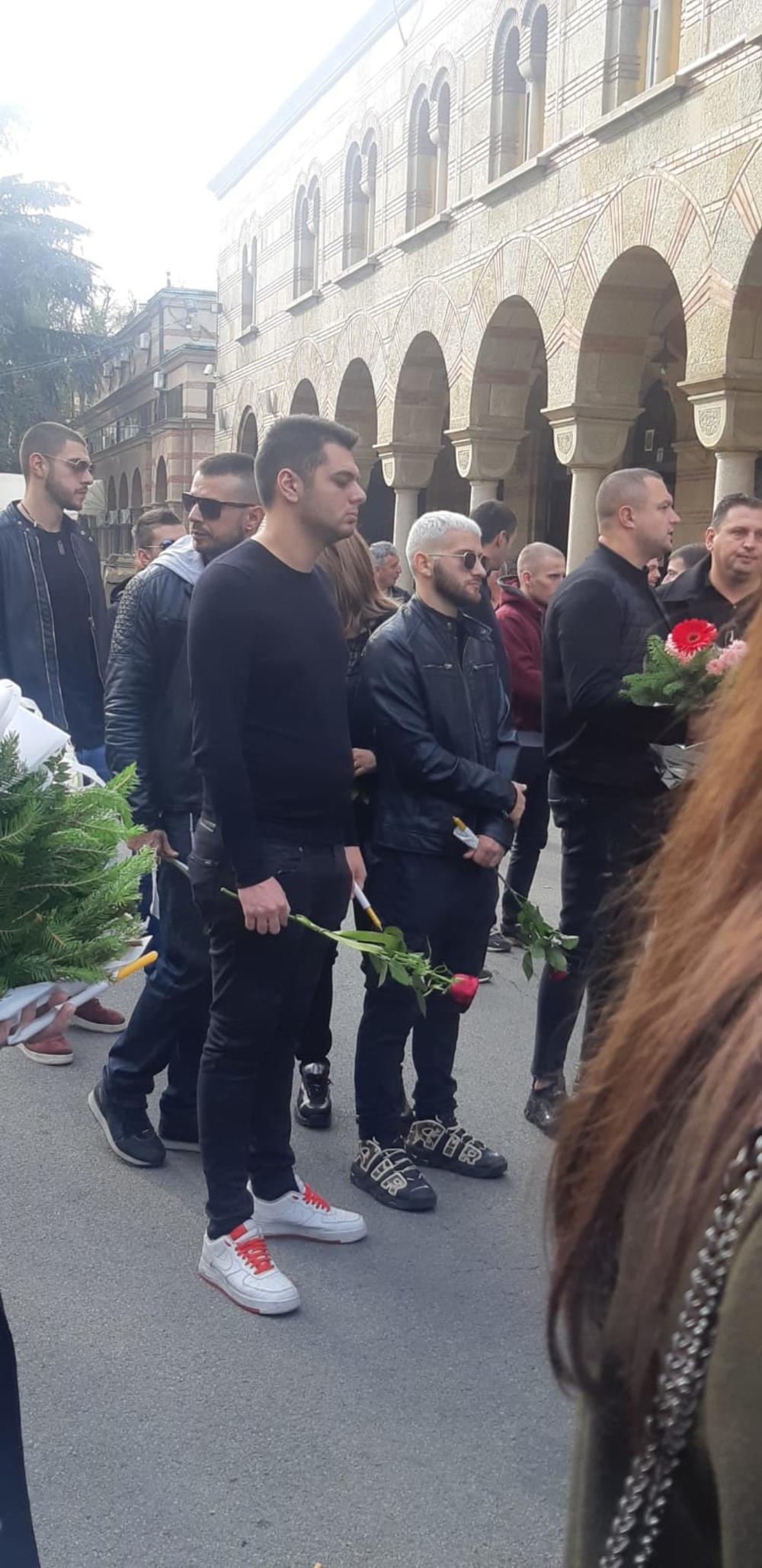 <p><br />
Branislav Petrušević Petrući biće kremiran na beogradskom Novom groblju, gde se okupio veliki broj prijatelja, kolega i članova porodice pokojnog glumca.</p>