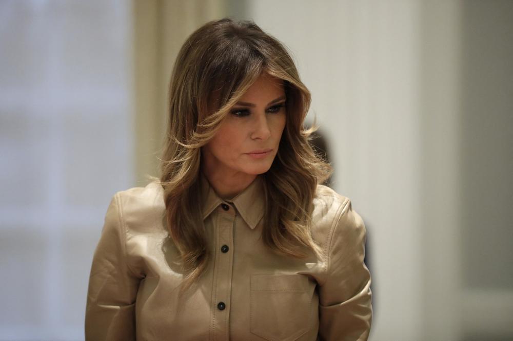<p>Lepa supruga američkog predsednika dokazala je još jednom da ne robuje najskupljim modnim markama.</p>