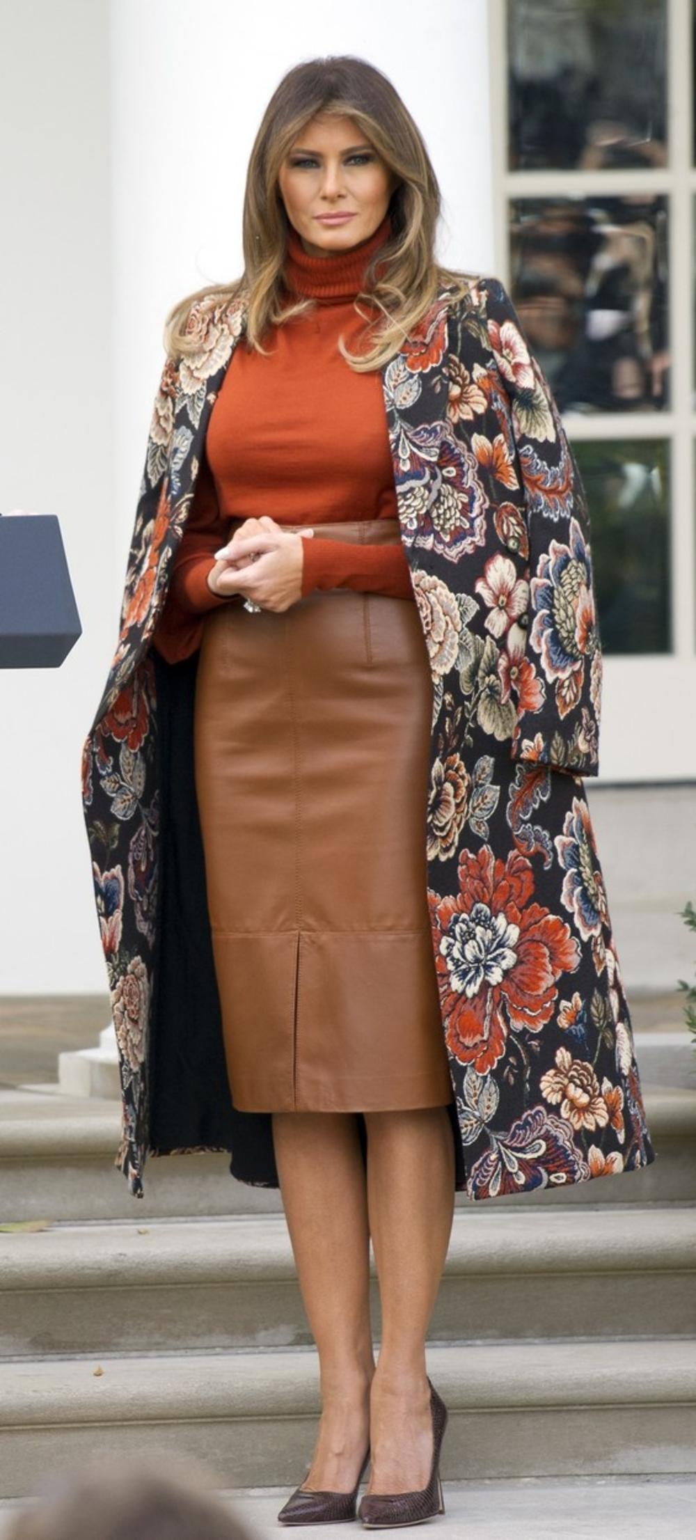 <p>U susret 50. rođendanu supruge Donalda Trampa, predstavljamo vam galeriju svih očaravajućih modela kaputa i mantila koje je ponela proteklih godina</p>