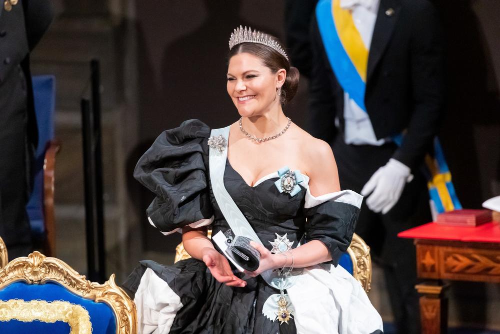 <p>U Stokholmu je juče dodeljena Nobelova književnost, a ceremoniji su prisustvovali I članovi švedske kraljevske porodice.</p>