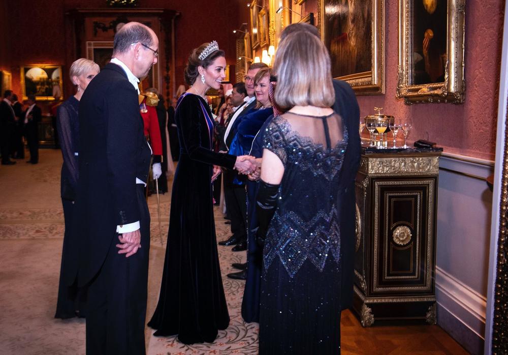 <p>Ako se ponekad zapitate zbog čega su mediji toliko opsednuti suprugom <strong>princa Vilijama</strong> i njenim odevnim stilom, ove fotografije razrešiće vam sve dileme</p>