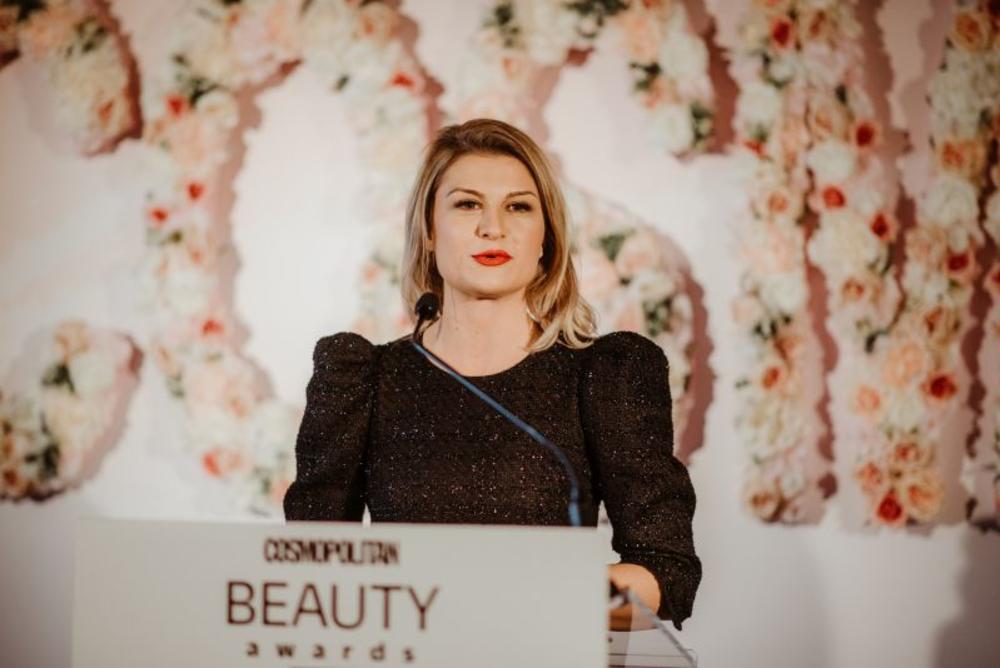 <p>Mesec decembar i završetak ove godine obeležila je prestižna dodela Cosmopolitan Beauty nagrada koja je održana u prelepom ambijentu restorana Savanova u Beogradu.</p>