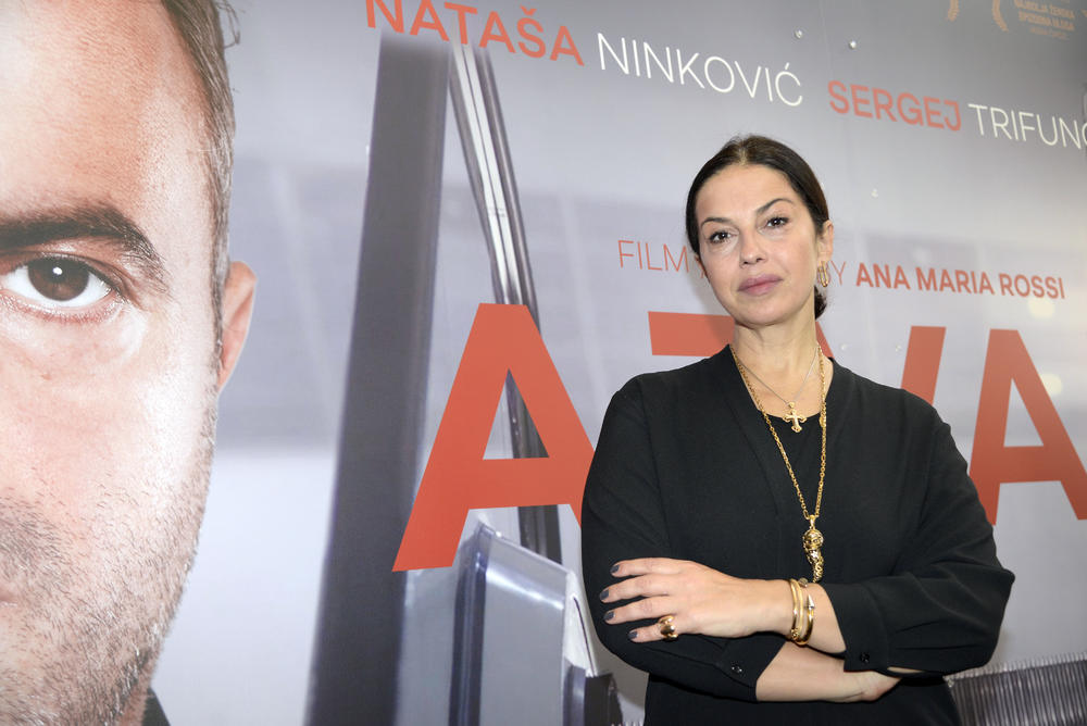 <p>Nataša Ninković je jedna od najpopularnijih glumica kod nas, a njena ljubavna priča sa Nenadom Šarencem traje već 24 godine. Njih dvoje imaju i sinove Luku i Matiju.</p>

<p> </p>