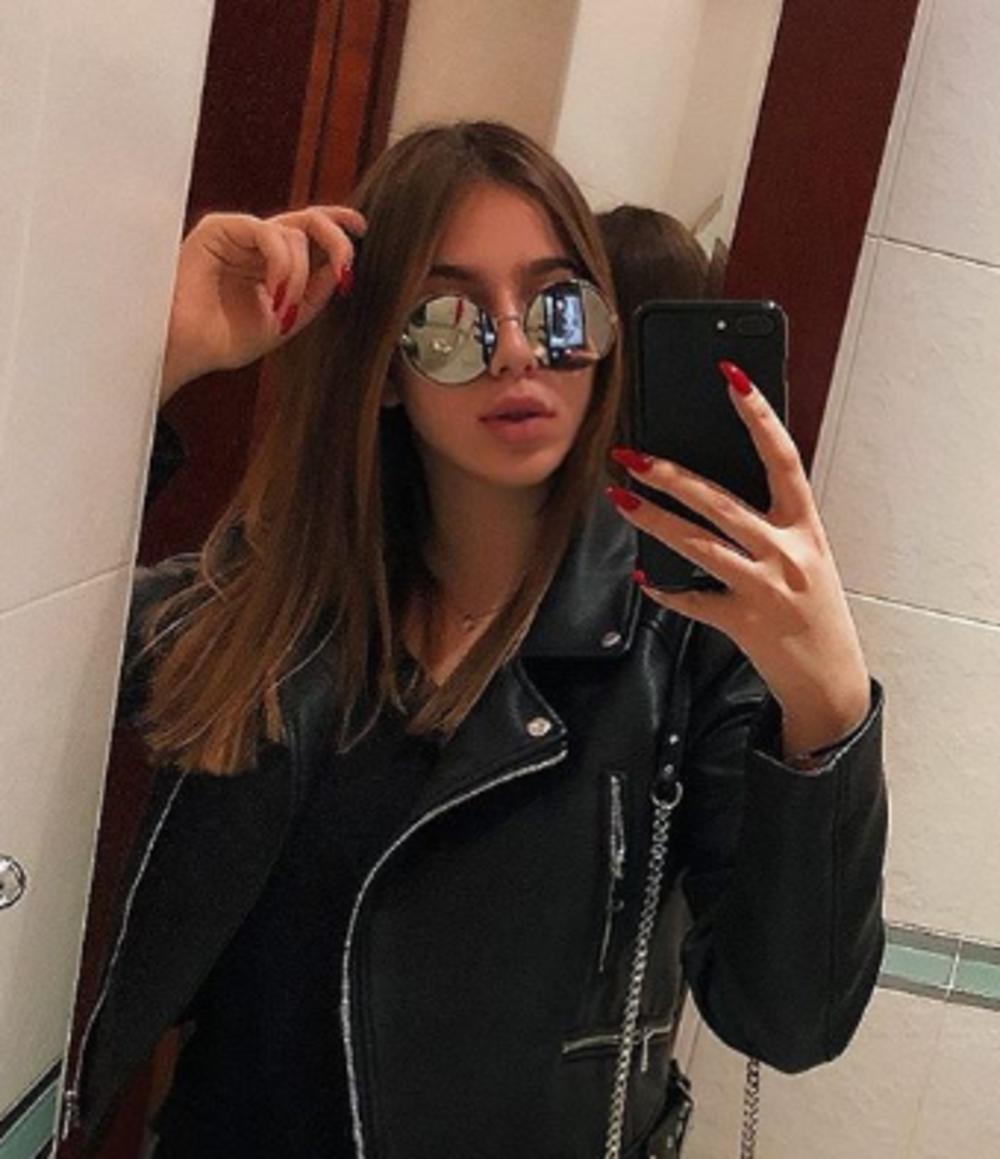 <p>Una Čolić, ćerka pevača Zdravka Čolića, veoma je aktivna na društvenoj mreži Instagram, gde neretko objavljuje svoje fotografije.</p>