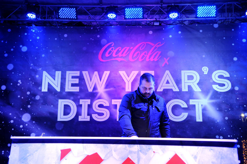 <p>Adria Media Magazini i Coca-Cola doneli su u Beograd do sada neviđen praznični festival New Year’s District, koji je spektakularnim programom obeležio kraj 2019. i početak 2020. godine.</p>