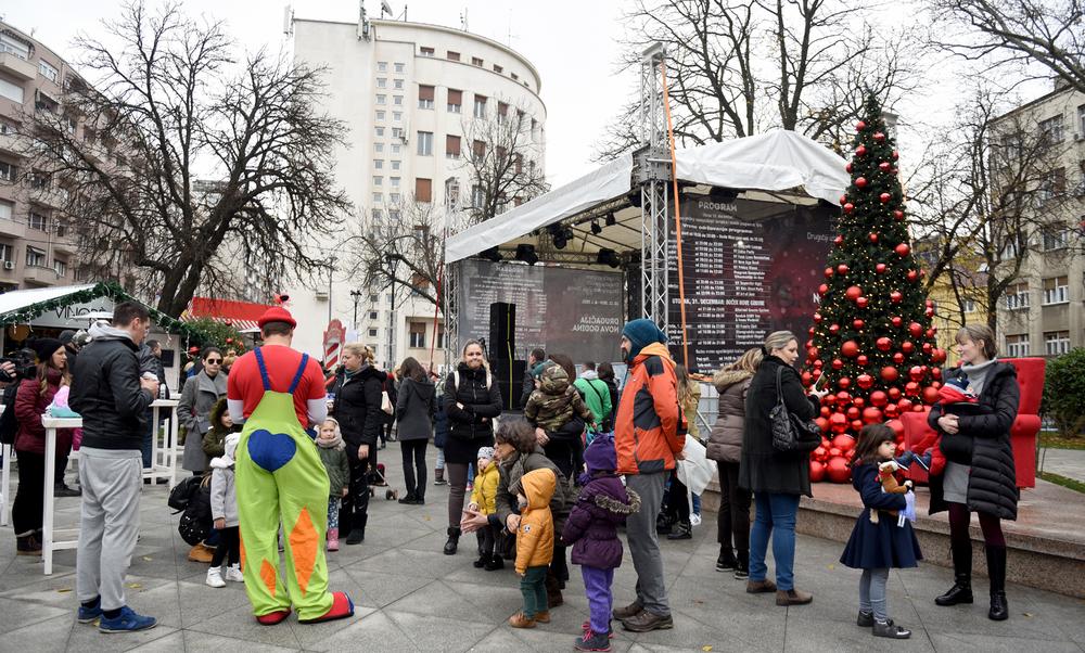 <p>Adria Media Magazini i Coca-Cola doneli su u Beograd do sada neviđen praznični festival New Year’s District, koji je spektakularnim programom obeležio kraj 2019. i početak 2020. godine.</p>