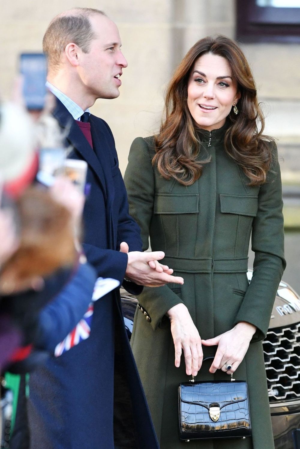 <p>Dok britanski mediji i dalje pretresaju svaki detalj odluke princa Harija i Megan Markl da se povuku sa svojih funkcija u kraljevskoj porodici, njegov stariji brat princ Vilijam sa suprugom Kejt Midlton nastavlja po starom…</p>