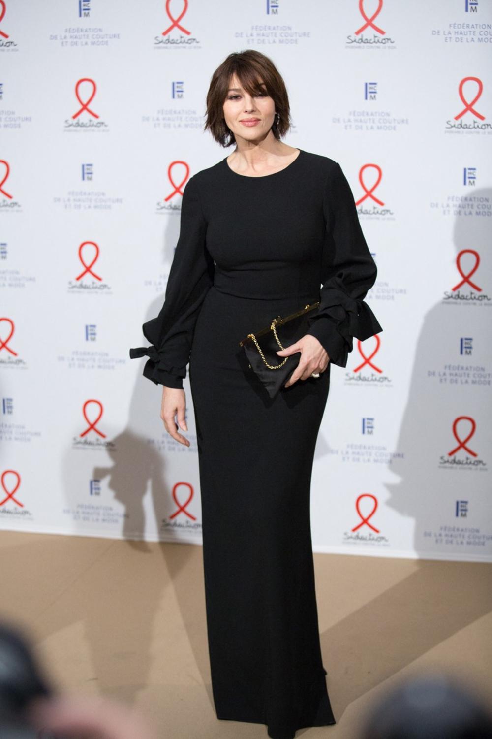 <p>Monika Beluči nikada ne greši kada je moda u pitanju, a razlog zašto uvek briljira sasvim je jednostavan — ona uvek bira crno!</p>