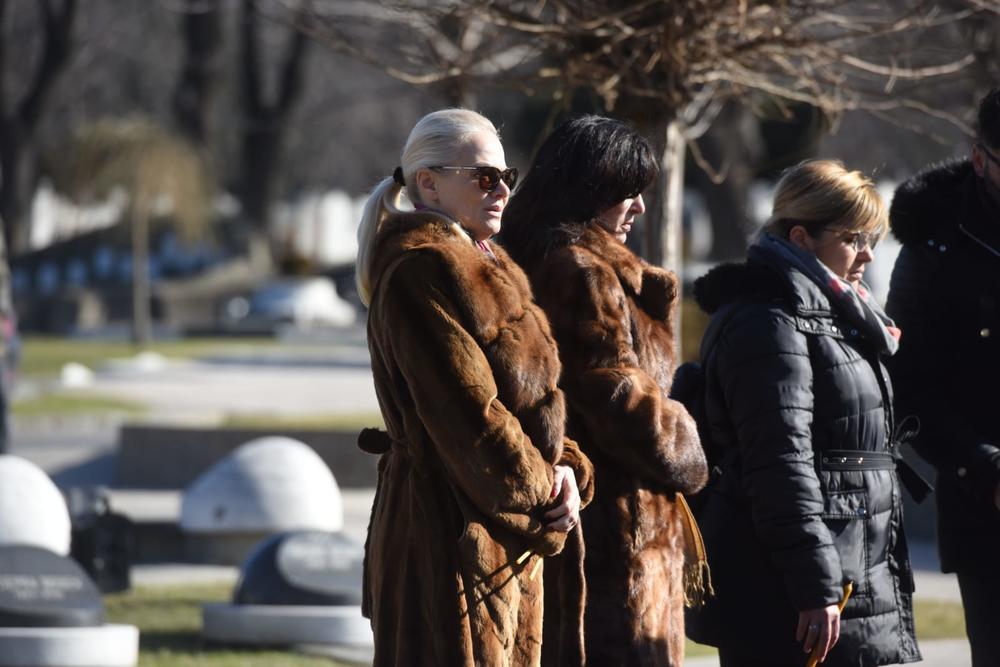 <p>Porodica Šabana Šaulića okupila se danas te održala godišnji pomen preminulom pevaču, u Aleji zaslužnih građana na Novom groblju.</p>