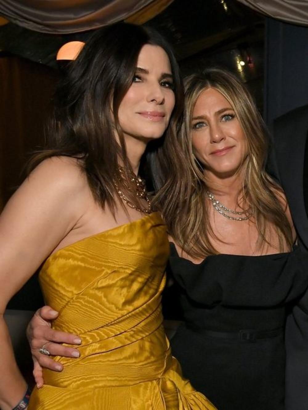 Dženifer Aniston, Sandra Bulok