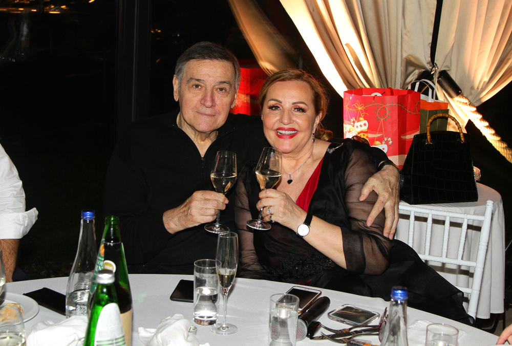 <p>Domaći mediji javili su sinoć da je pevačica u svom dom dovela Draganu Mrkonjić, suprugu njenog pokojnog partnera</p>