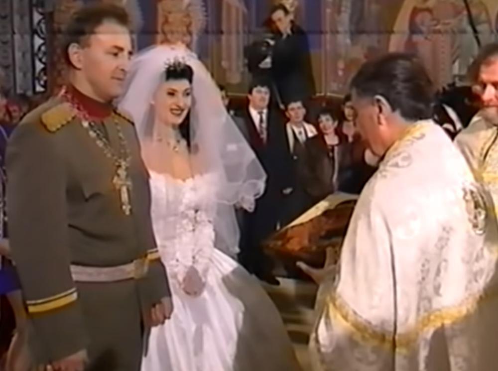 <p>Proslavljeni voditelj otkrio je kako je izgledao njegov prvi susret s pevačicom Svetlanom Ražnatović, koja je tada još bila Veličković.</p>