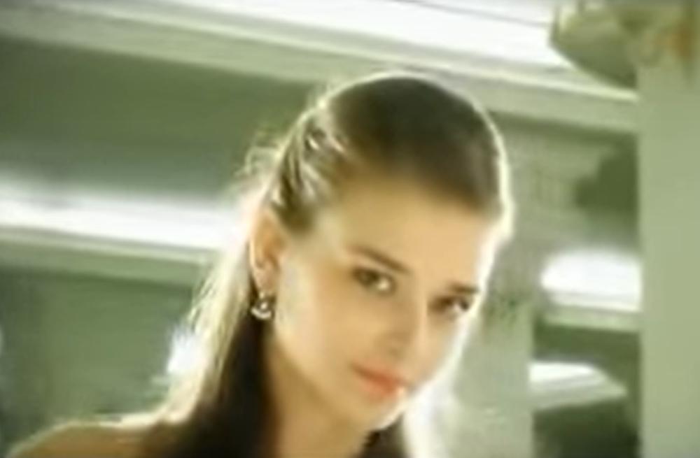 <p>Jednu od pesama koja je obeležila prvu deceniju 21. veka u Srbiji pratio je spot u kojem je zapaženu ulogu imala tada veoma mlada manekenka Sofija Milošević</p>