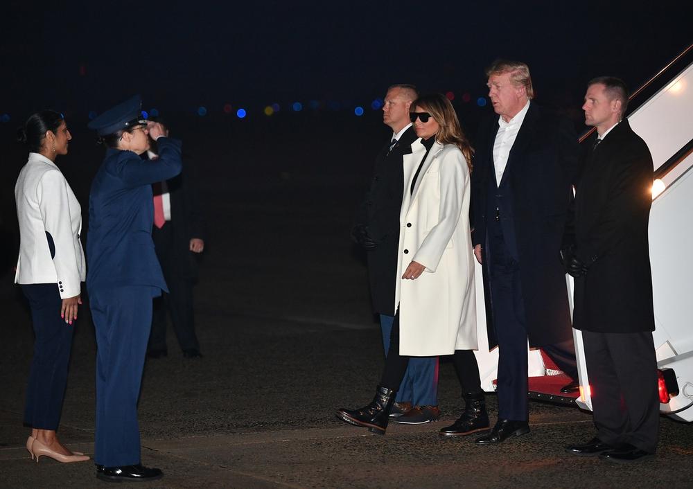 <p>Predsednik Amerike <strong>Donald Tramp</strong> i njegova supruga vratili su se iz kratke posete Indiji, a prva dama je još jednom pokazala zbog čega spada u modne kraljice današnjice.</p>