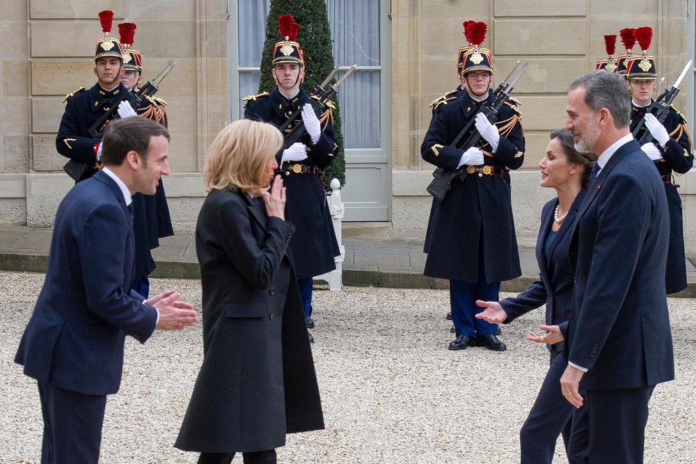 <p>Prva dama Francuske i kraljica Španije, dame o čijem stilu se priča, sastale su se u Parizu</p>