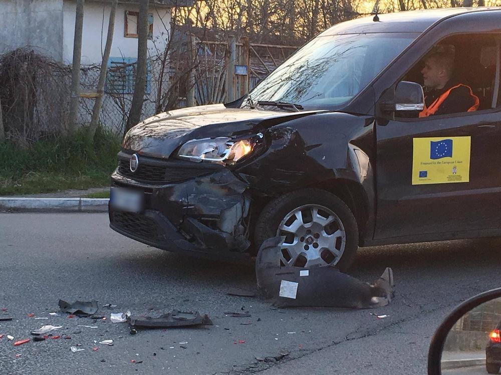 <p>Voditeljka Dušica Jakovljević doživela je danas saobraćajnu nesreću blizu Ade Ciganlije u Beogradu, a onda se oglasila pa objasnila šta se tačno dogodilo.</p>