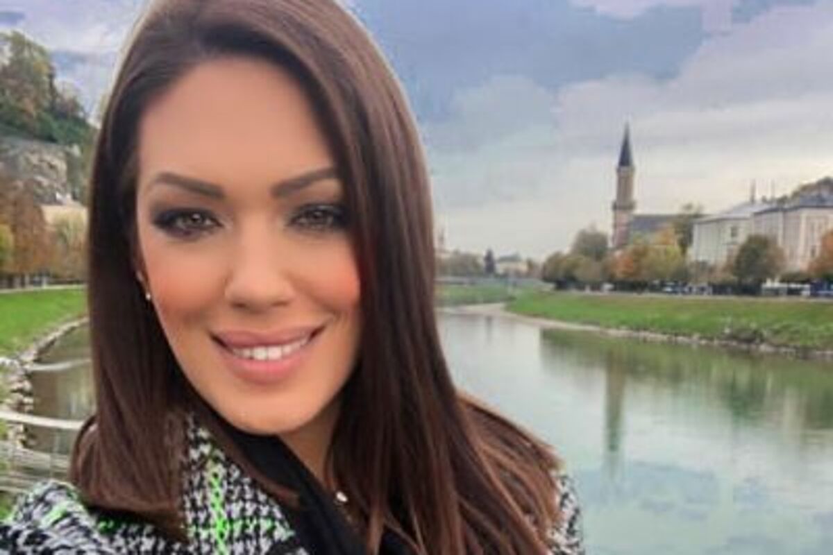  JEDVA EKAM DA SE ZAGRLIMO Nina Radulovi Mesec Dana Nije Videla 