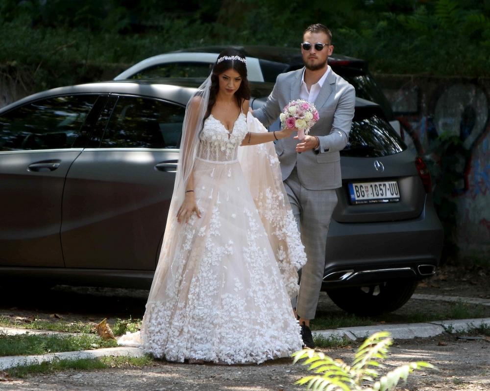 <p>Vest da je Ana Rajković supruga poznatog fudbalera i golmana Predraga Rajkovića ponovo u drugom stanju nedavno je obišla domaće medije</p>