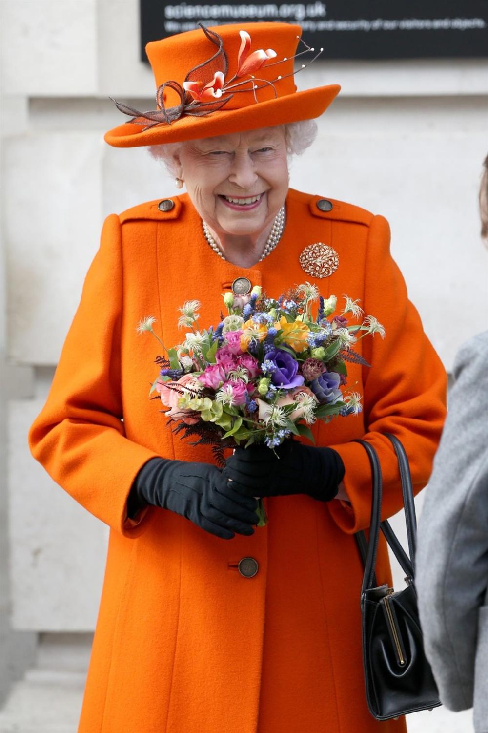 <p>Britanska kraljica Elizabeta II, koja će ove godine proslaviti 96. rođendan, pozitivna je na virus korona, saopštila je Bakingemska palata</p>