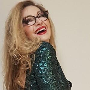 Lepršava haljina, šešir i trendi espadrile: Danica Maksimović oduševila dame svojim letnjim STAJLINZIMA koji inspirišu