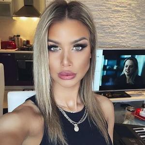 UVEK JE VIĐAMO BESPREKORNO DOTERANU: „Uraganka” Ivana Nikolić bez šminke HIPNOTISALA Instagram
